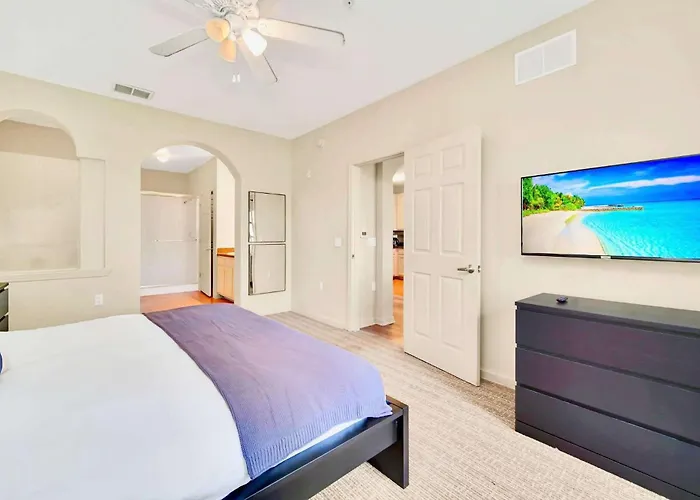 Near Disney - Spacious 3Br Condo With Pool & Hot Tub!