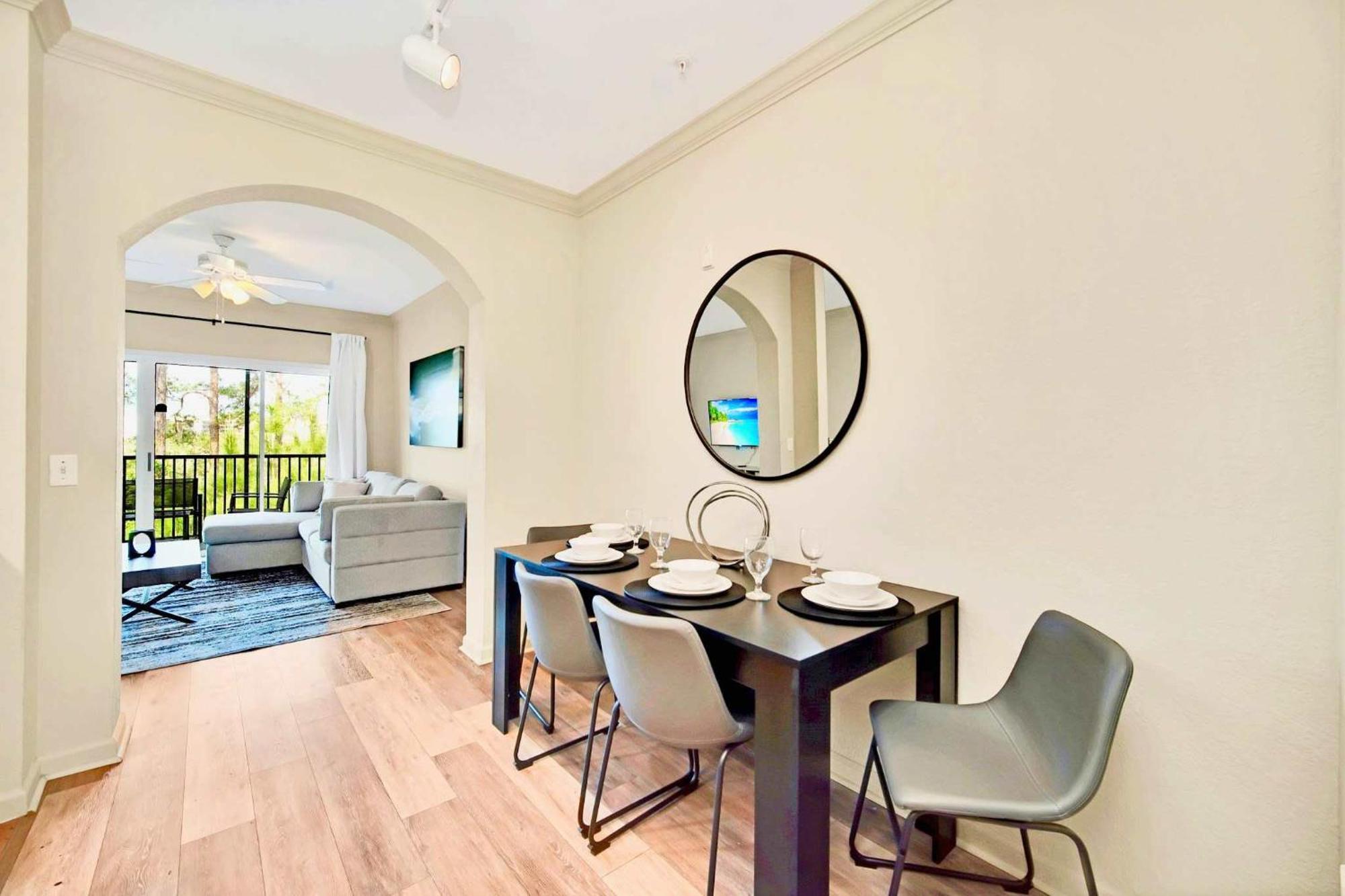 Near - Spacious 3br With Pool & Hot Tub! Ferienhaus