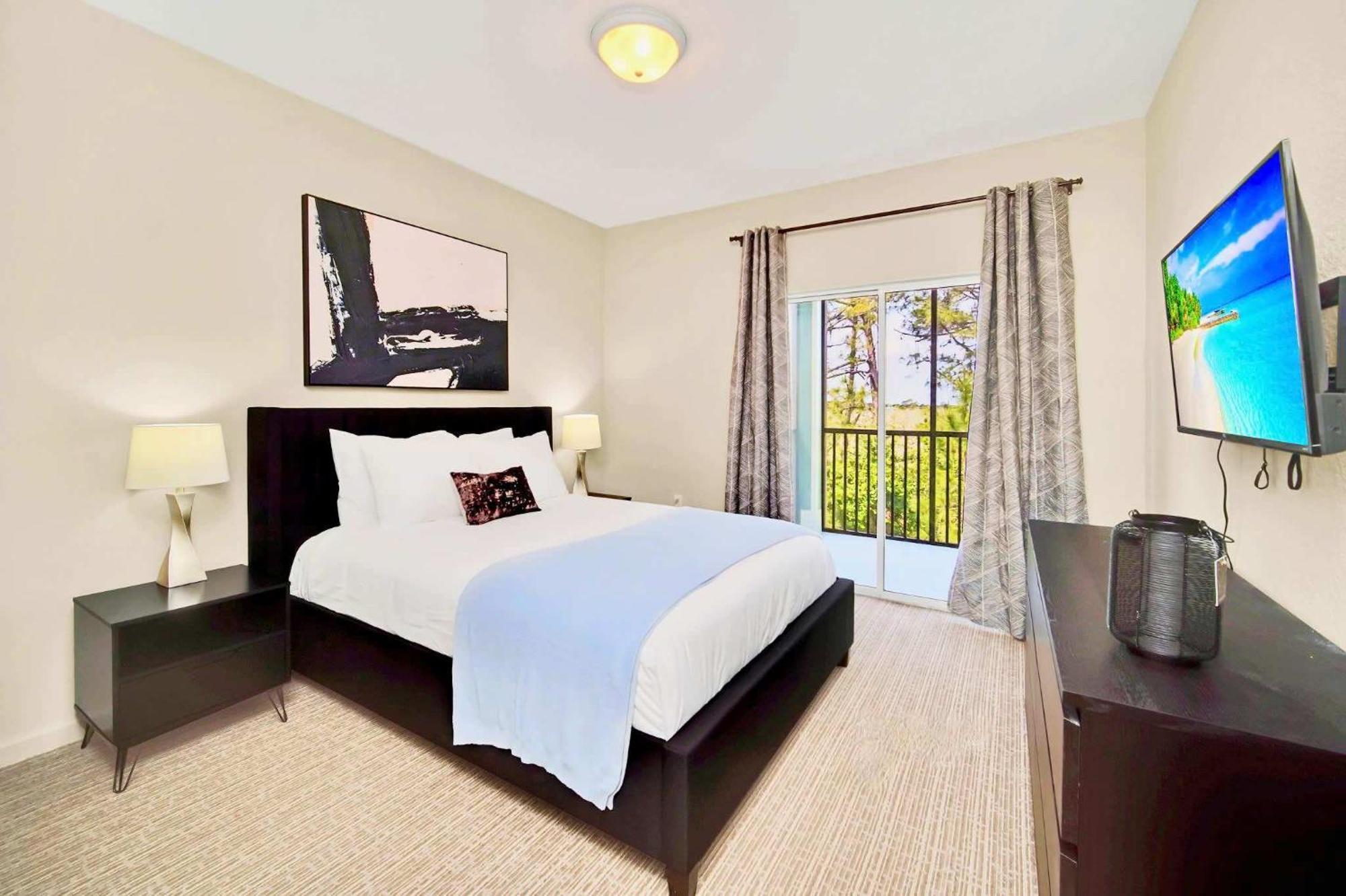 Near - Spacious 3br With Pool & Hot Tub! Ferienhaus *