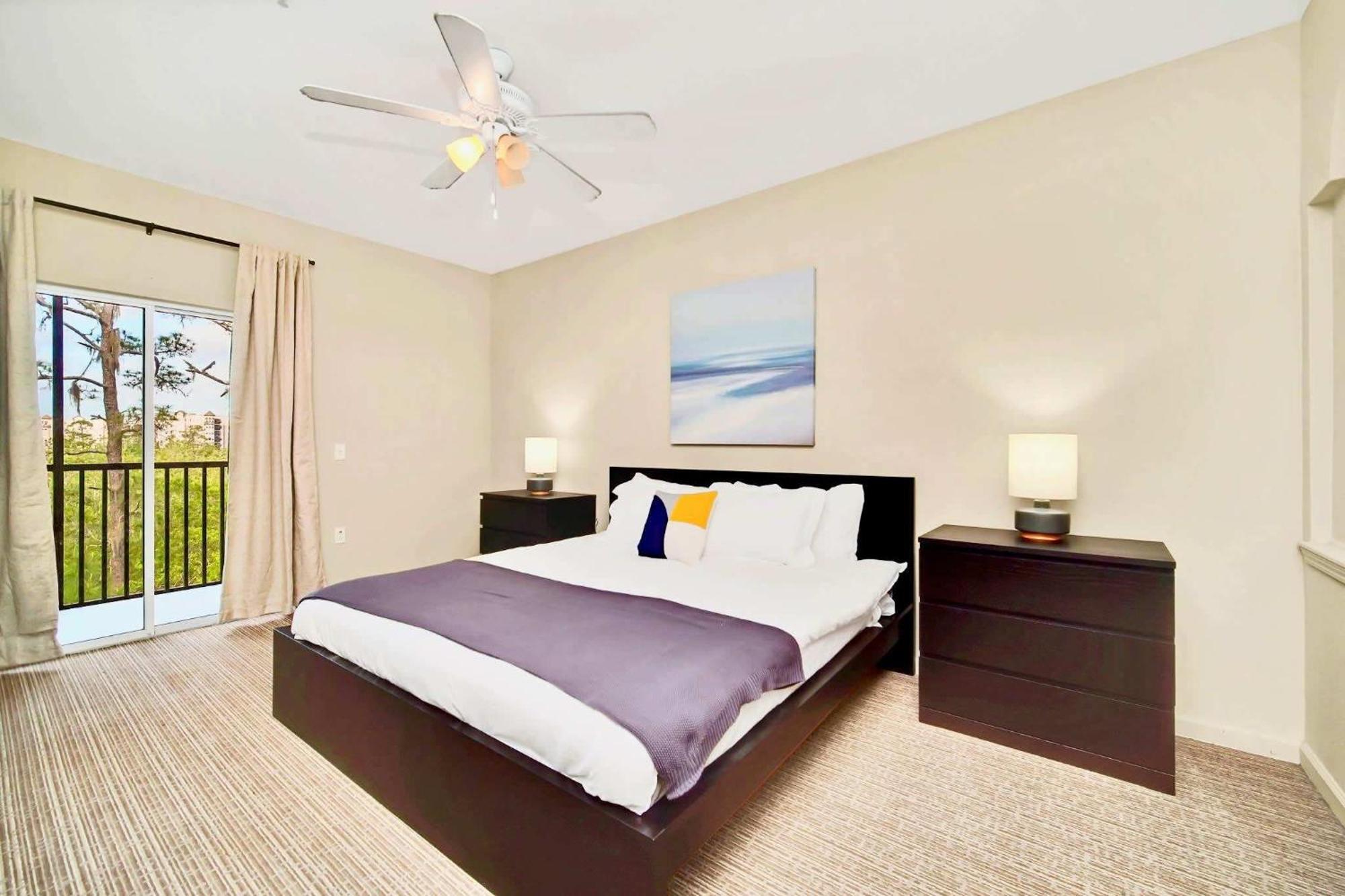 Near - Spacious 3br With Pool & Hot Tub! Ferienhaus